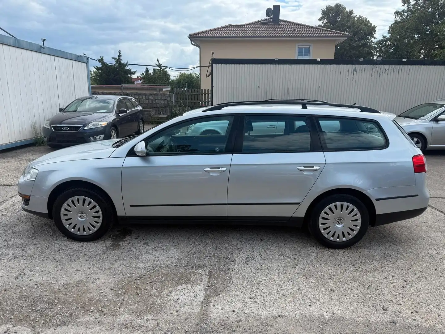 Volkswagen Passat Variant Trendline*TUV NEU*AUTOMATIK* Silber - 2