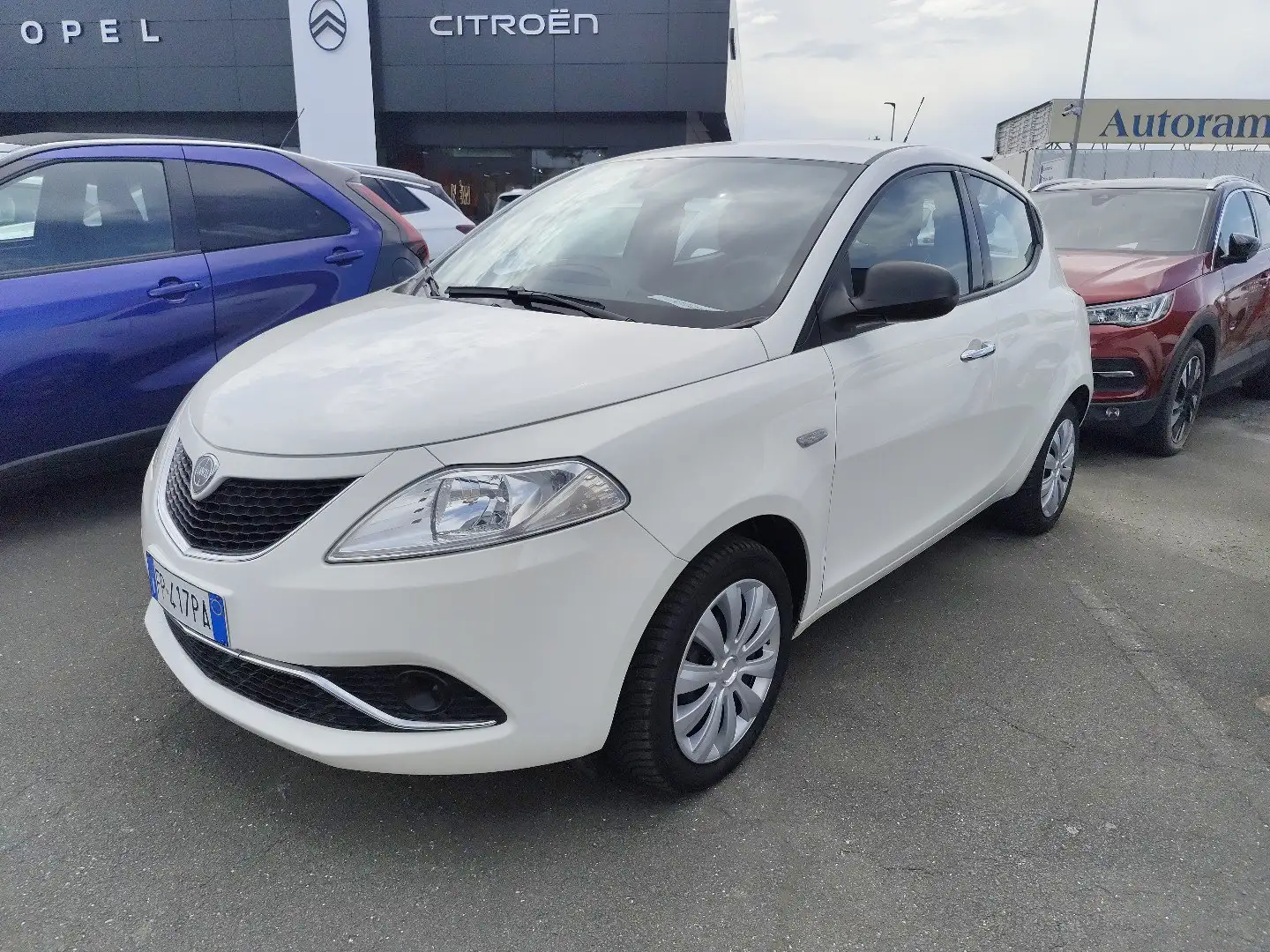 Lancia Ypsilon Ypsilon 1.2 69 CV 5 porte Gold Blanco - 1