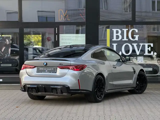 BMW M4 view 2
