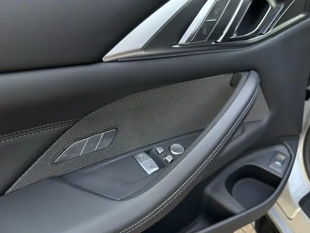 BMW M4 view 13