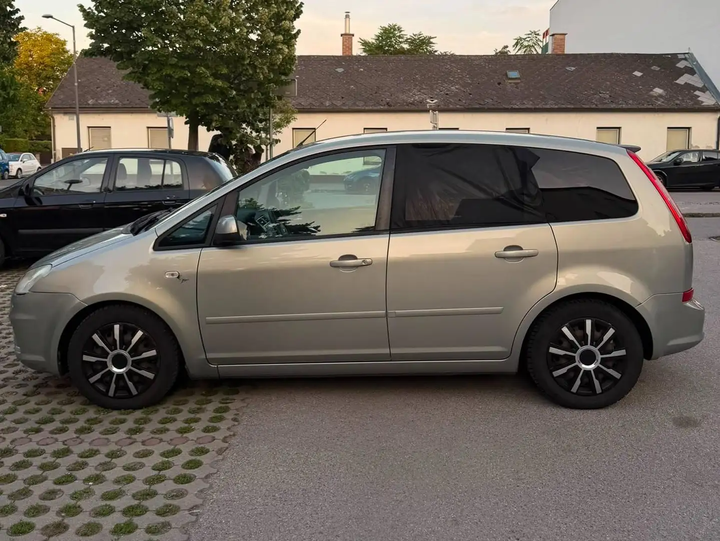 Ford C-Max C-MAX Trend 1,6 TDCi DPF Trend Grau - 2