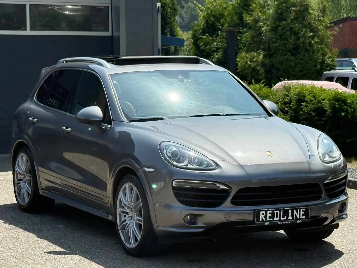 Porsche Cayenne Sport Crono  /// 1 Hand /// GTS Paket /// Voll Grau - 2