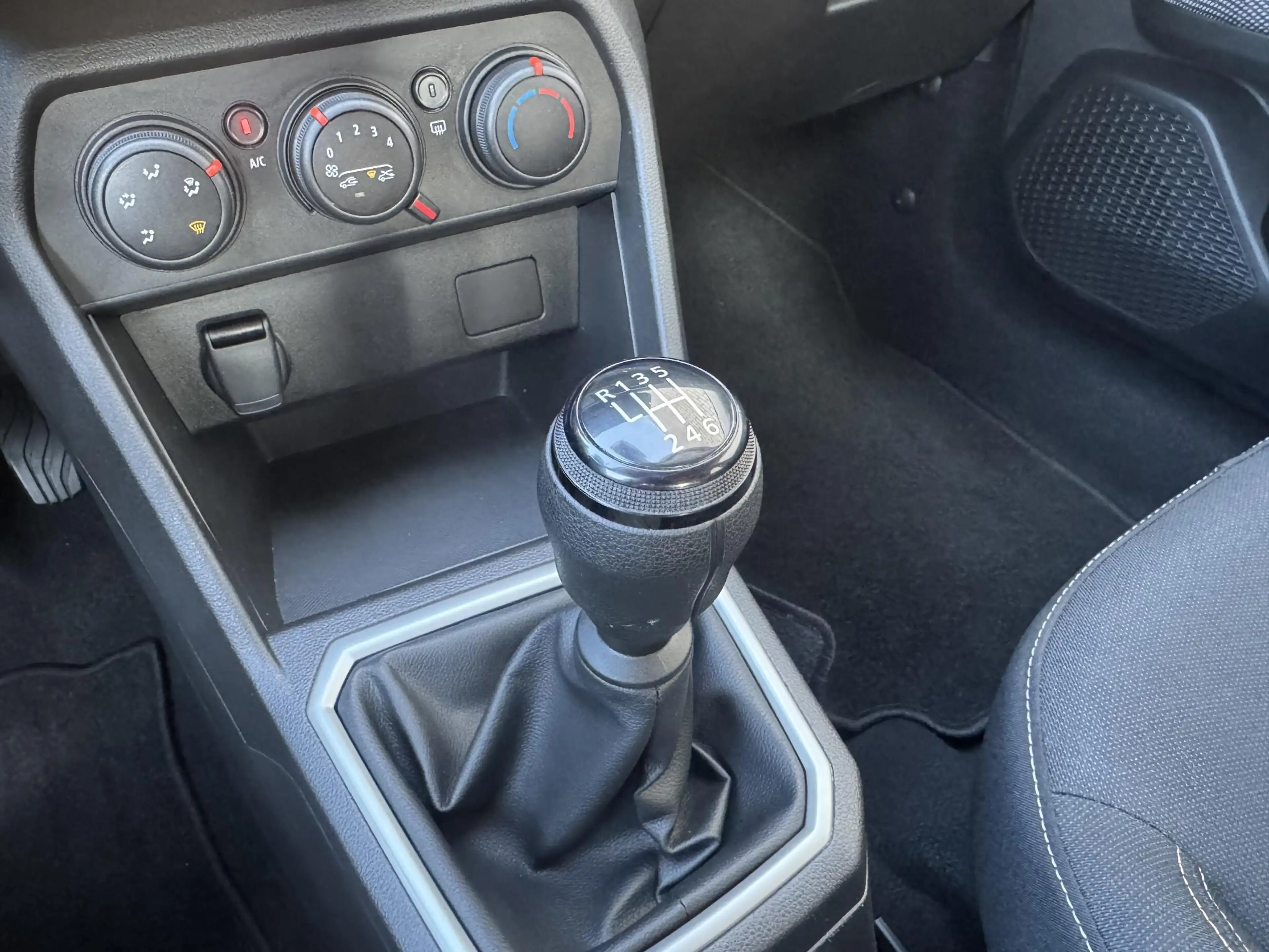 Dacia Sandero Stepway 1.0 TCe 100 ECO-G Expression | Trekhaak | — photo 24