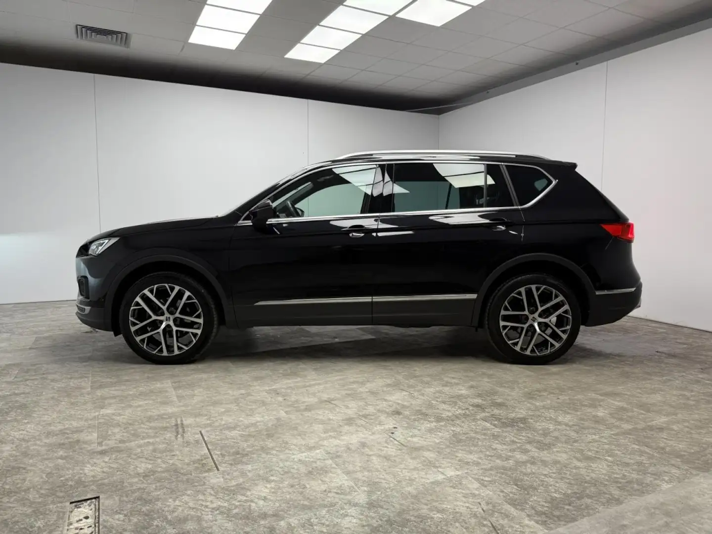 SEAT Tarraco 2.0 TDI DSG Xperience Klima Navi Rückfahrkamera Schwarz - 2