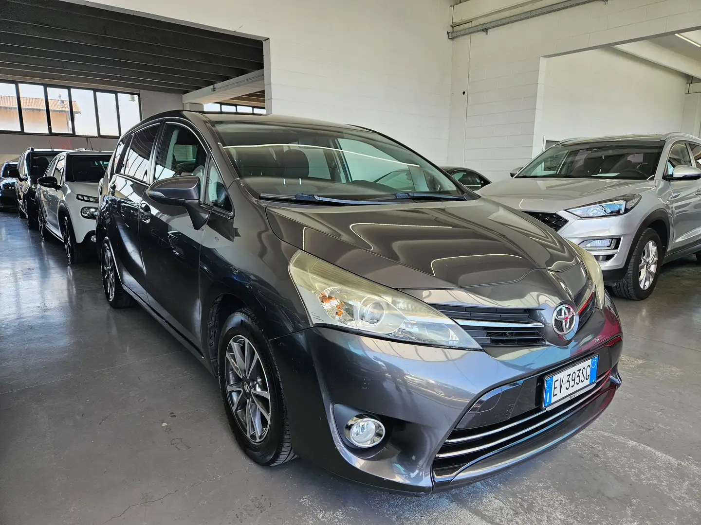 Toyota Verso Verso 1.6d Style 7 POSTI Grigio - 1