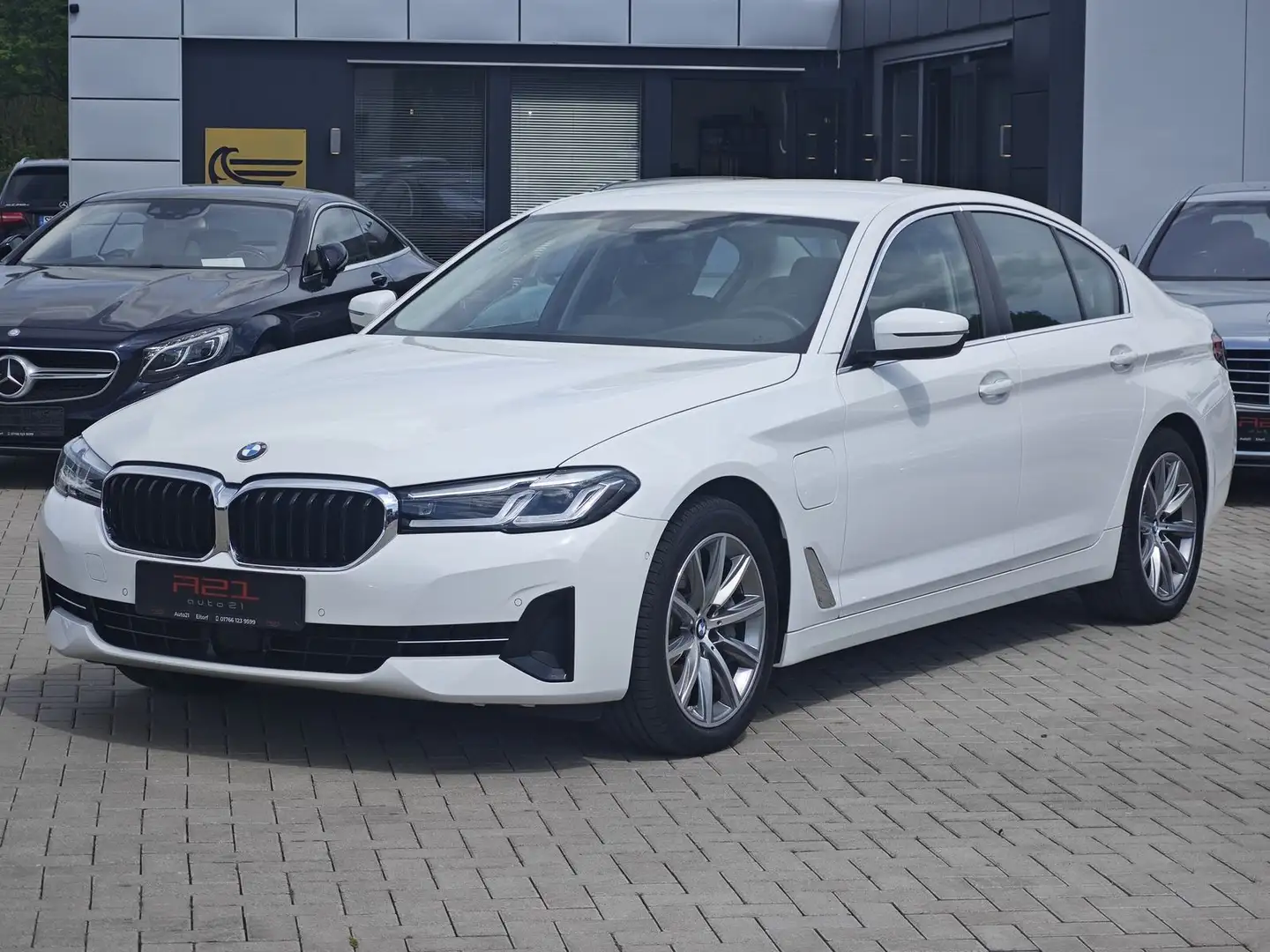 BMW 545 e xDrive HUD ACC AHK Leder Cam Weiß - 1