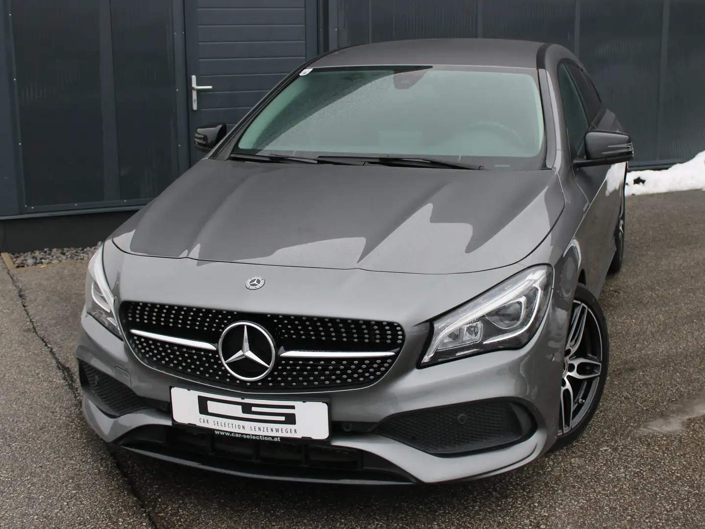 Mercedes-Benz CLA 200 CLA 200  Aut. *AMG Styling* Grau - 2