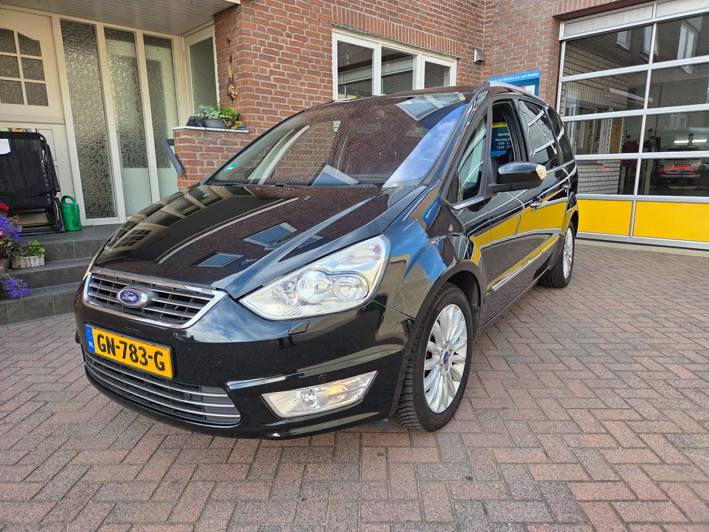 Ford Galaxy 1.6 SCTi Platinum Cruise / Airco voor + achter Zwart - 1