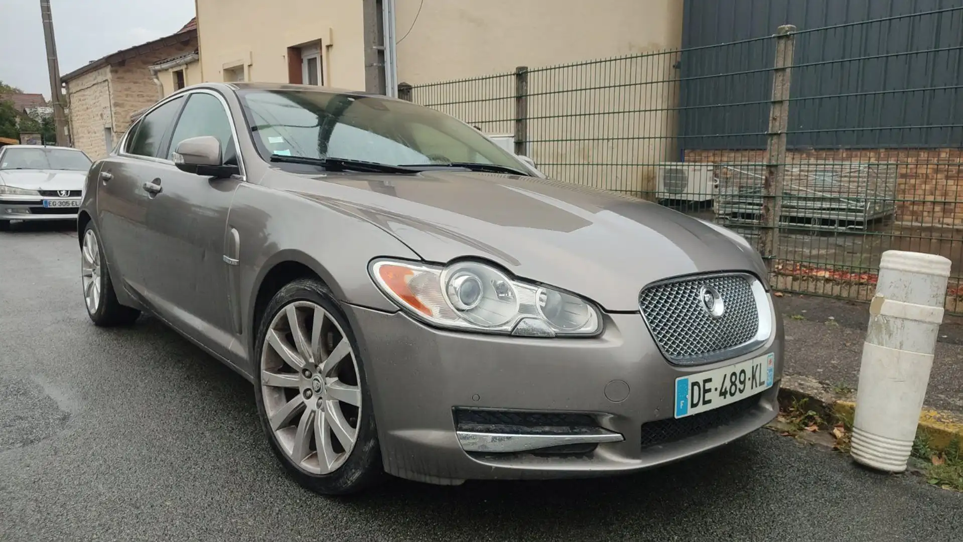 Jaguar XF 2.7L V6 D BI-TURBO LUXE - 2