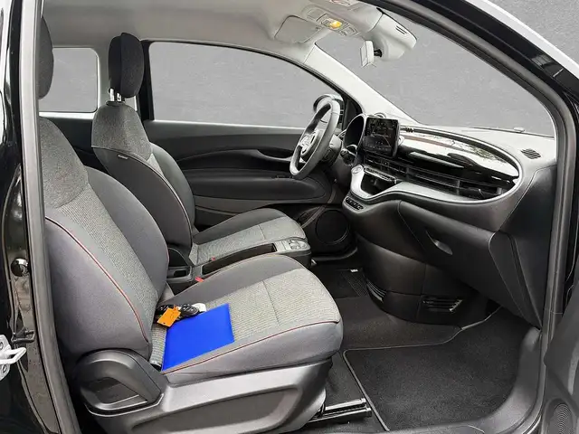 Fiat 500E view 6
