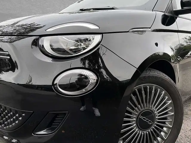 Fiat 500E view 13