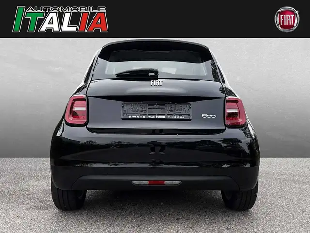 Fiat 500E view 4