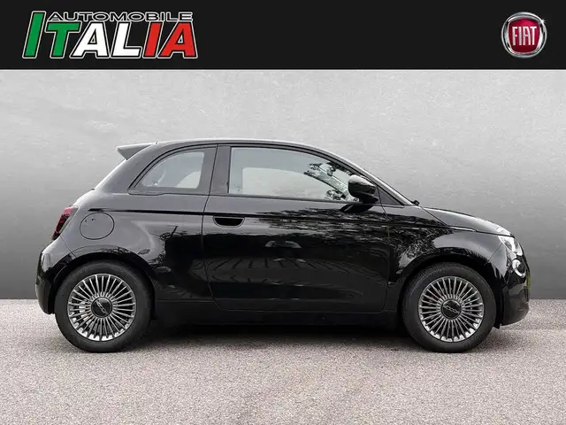 Fiat 500E view 3