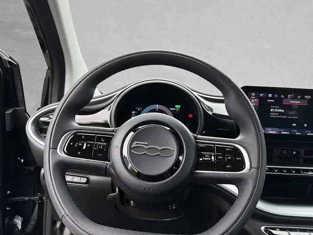 Fiat 500E view 11