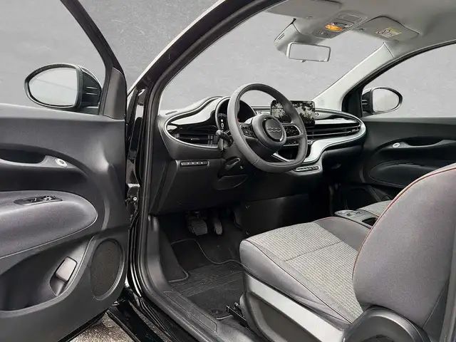 Fiat 500E view 5