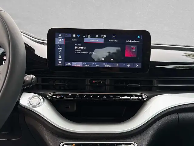 Fiat 500E view 12