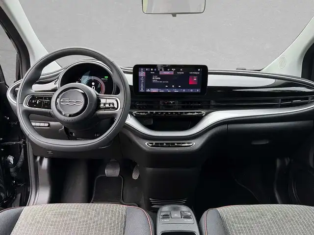 Fiat 500E view 7