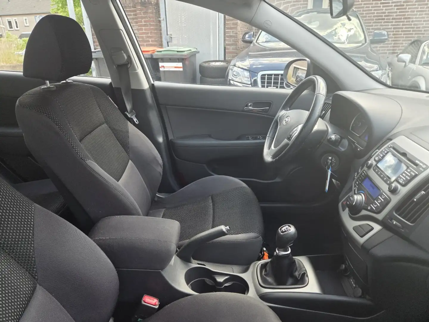 Hyundai i30 CW 1.4i i-Motion Grijs - 2