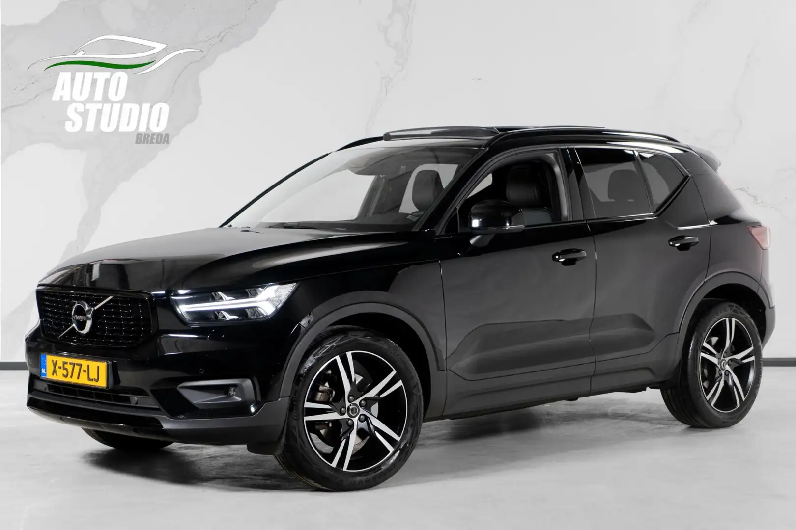 Volvo XC40 2.0 T5 AWD R-Design | 247PK | PANO | H&K | Leder | Zwart - 1