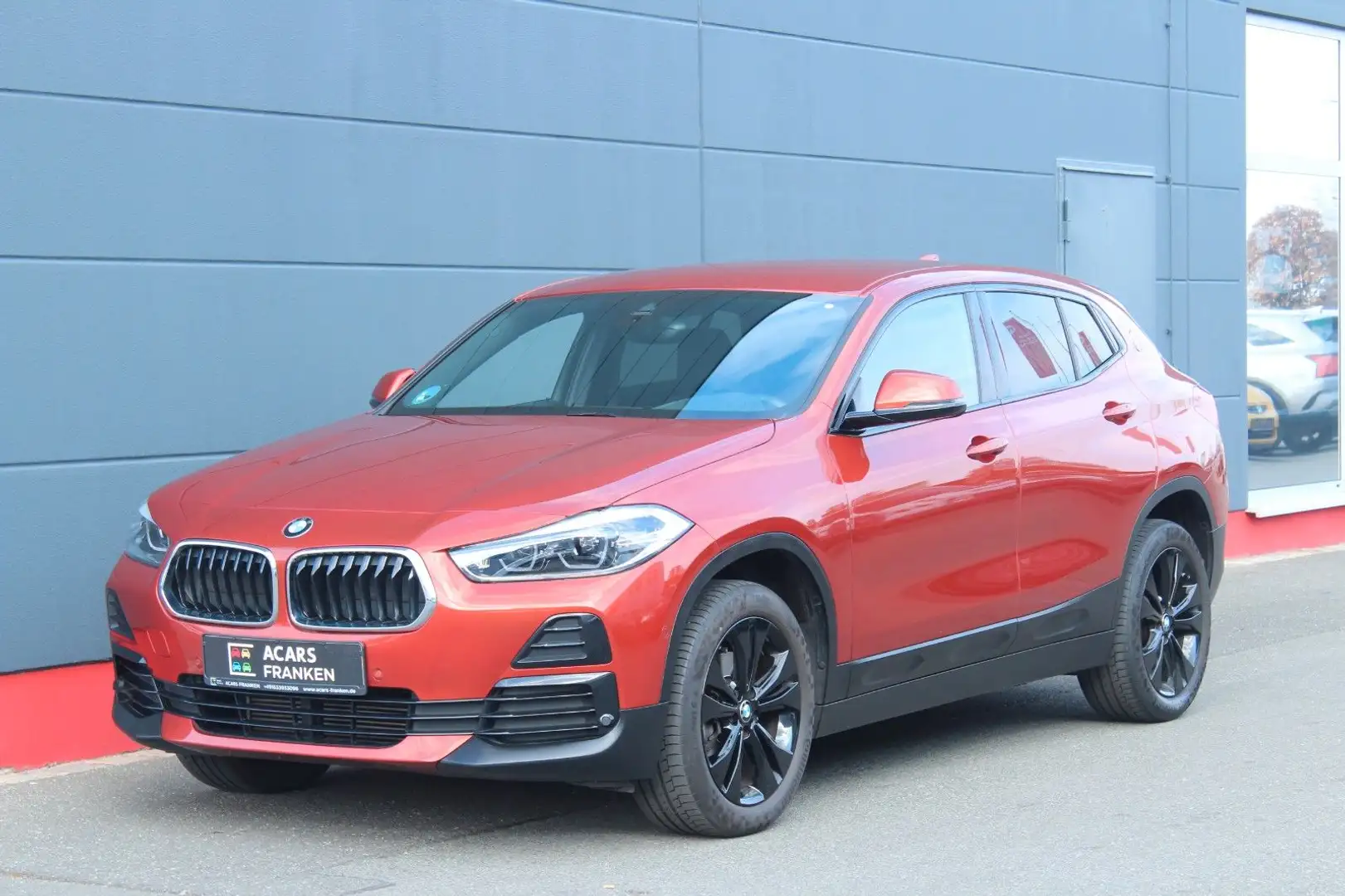 BMW X2 sDrive 18 d Advantage Plus *Navi*SHZ*LM Felge Orange - 1