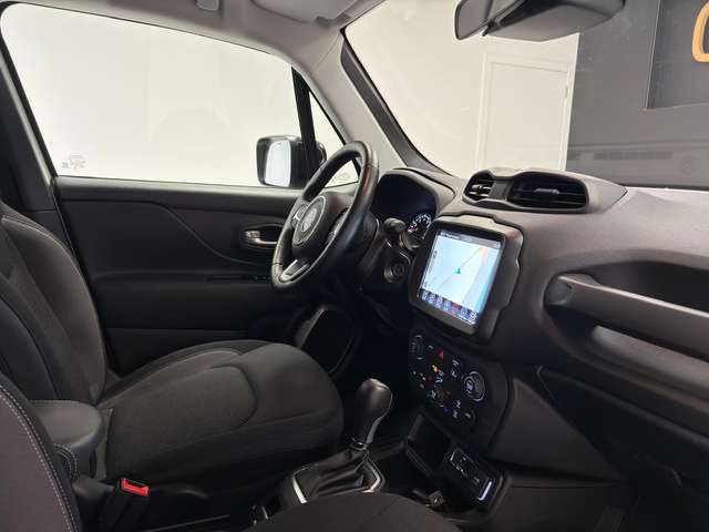 Jeep Renegade — photo 13