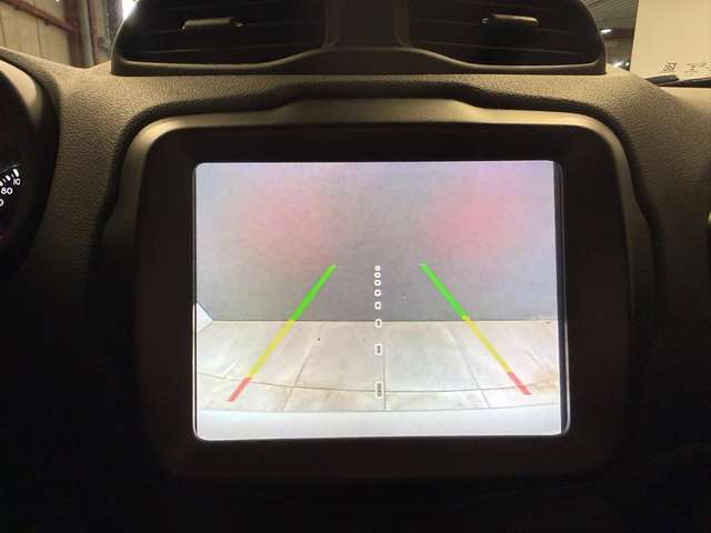Jeep Renegade — photo 17