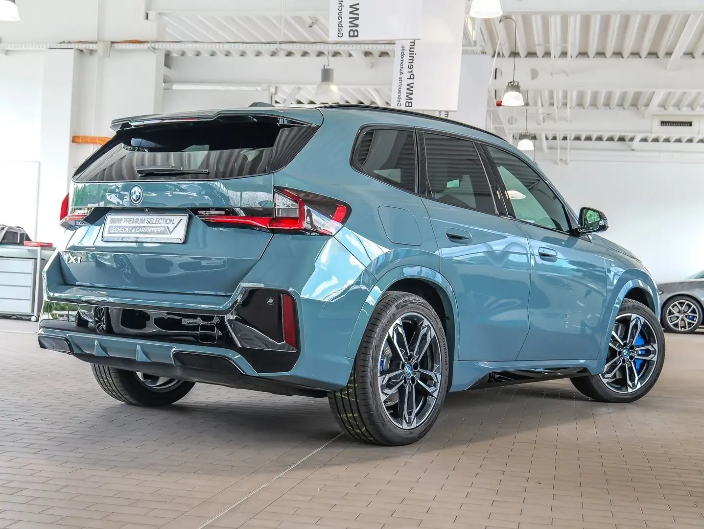 BMW iX1 xDrive30 M-Sport HeadUp 360Grad ACLadenProf Verde - 2