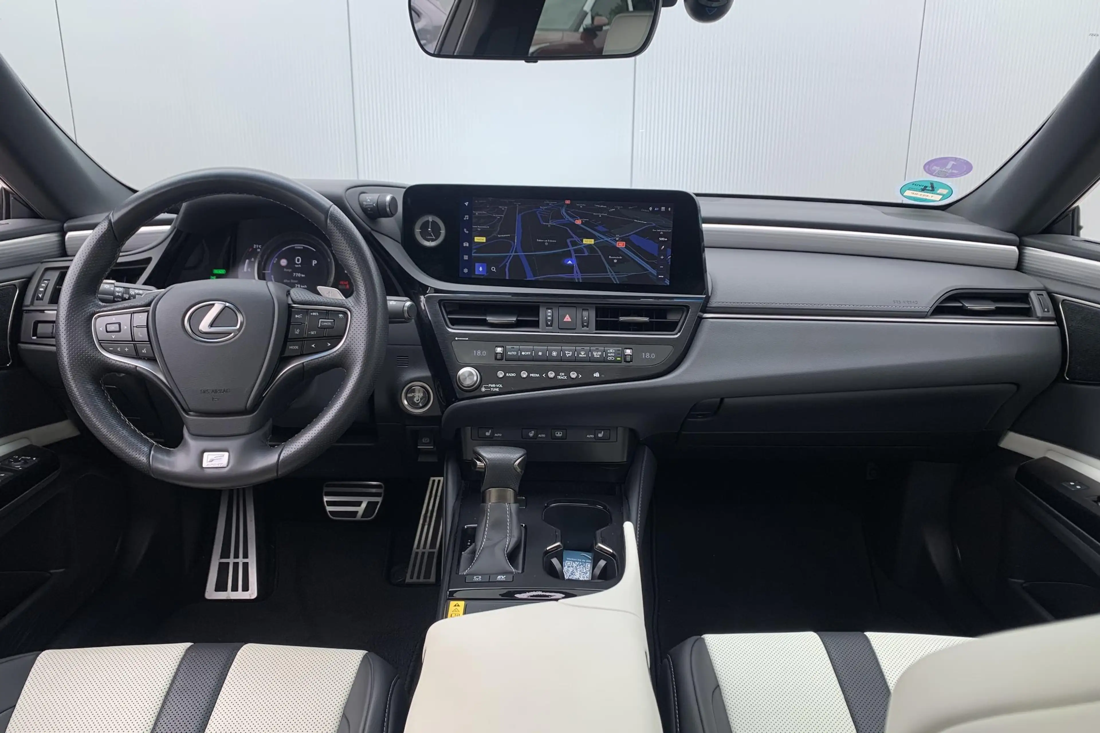 Lexus ES 300 300h F Sport Line / Schuif- Kanteldak / Elektrisch — photo 9