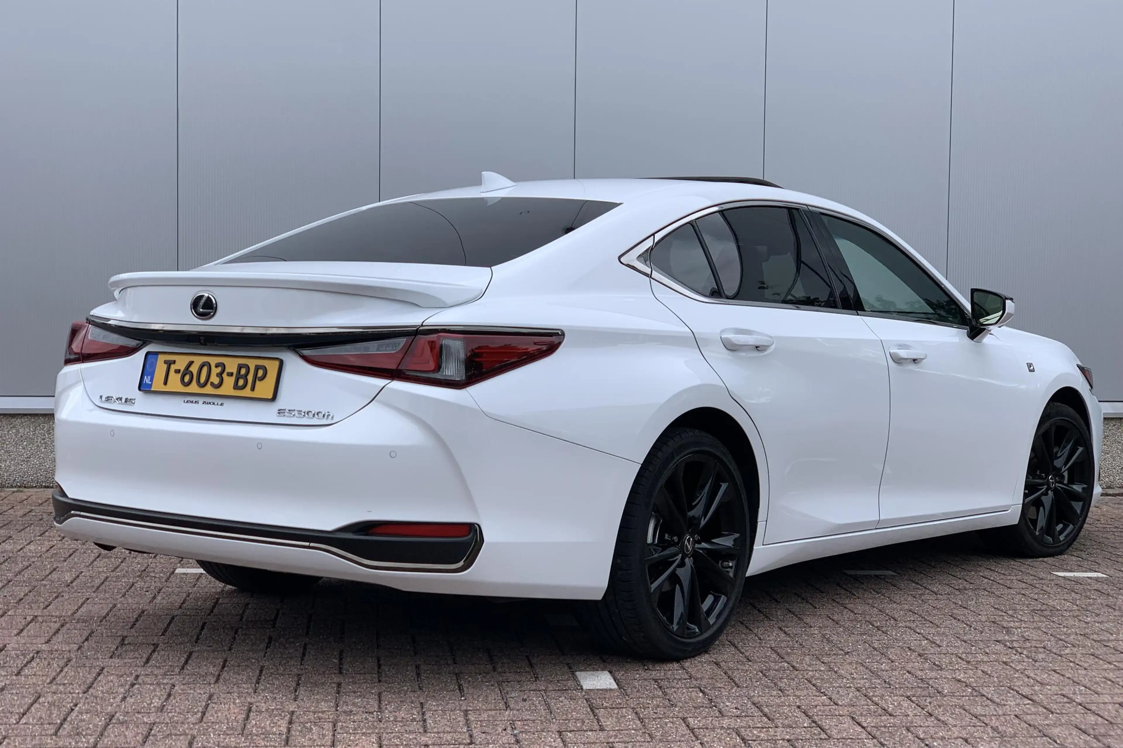 Lexus ES 300 300h F Sport Line / Schuif- Kanteldak / Elektrisch — photo 2