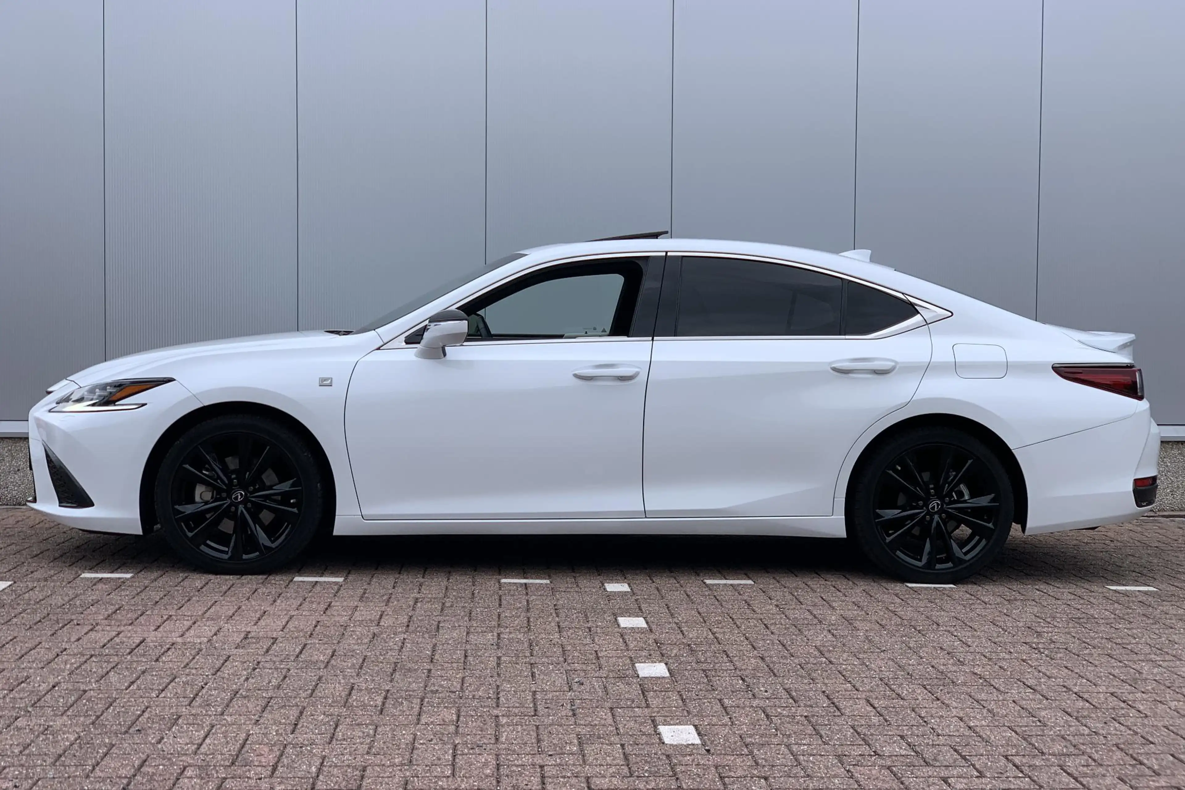 Lexus ES 300 300h F Sport Line / Schuif- Kanteldak / Elektrisch — photo 4