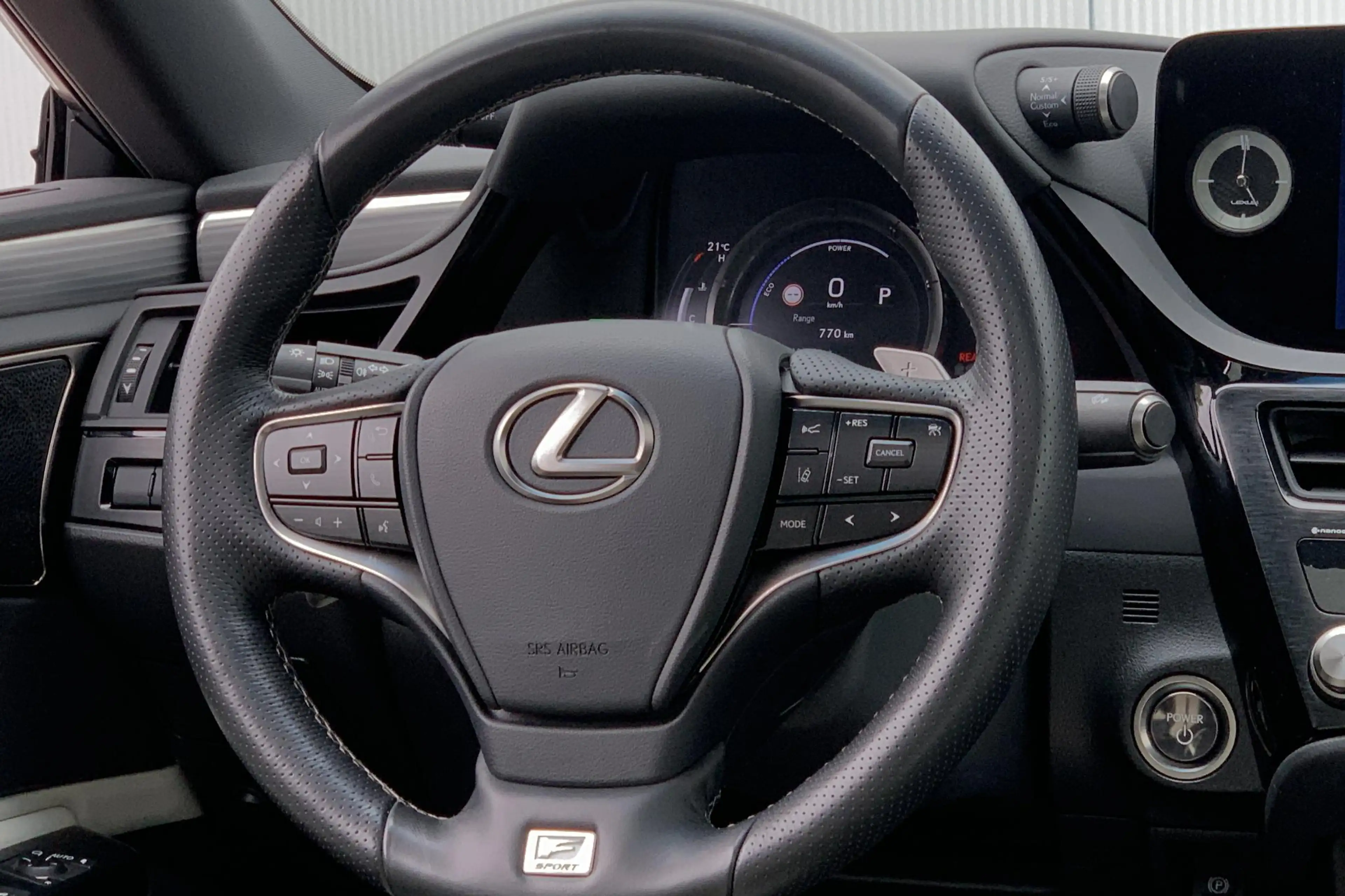 Lexus ES 300 300h F Sport Line / Schuif- Kanteldak / Elektrisch — photo 11