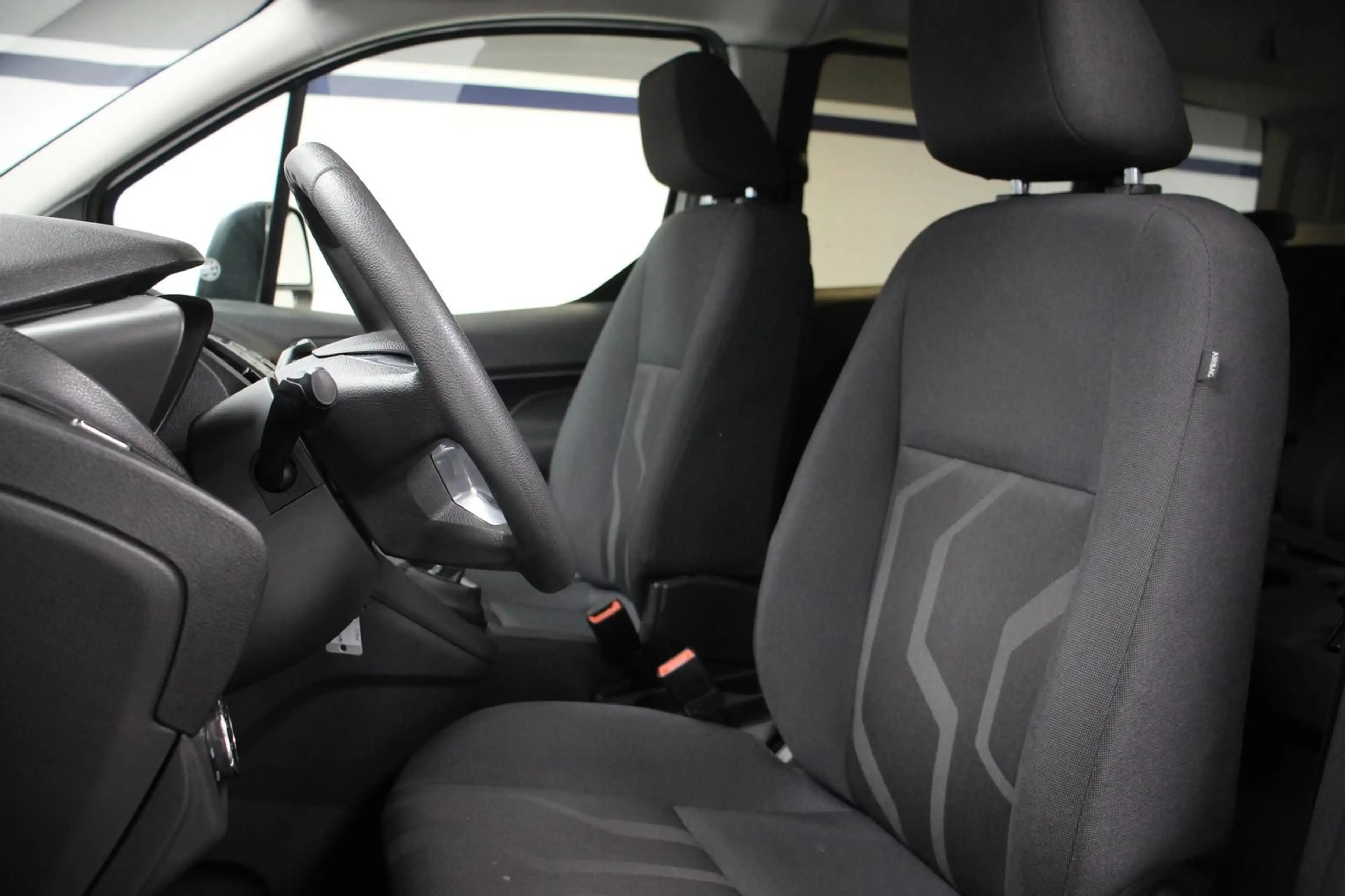 Ford Tourneo Connect 1.0 EcoBoost AHK PDC+ SHZ S.HEFT — photo 9