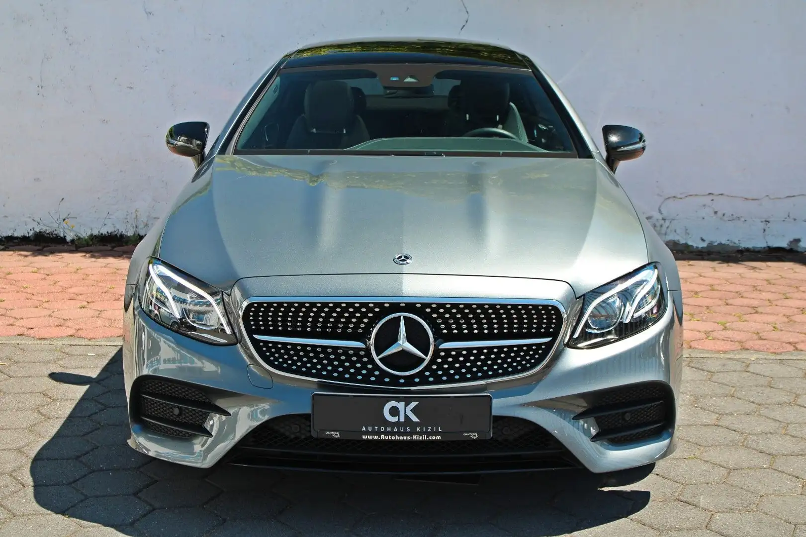 Mercedes-Benz E 200 E200 Coupe AMG Line Panorama Night Paket Gris - 2