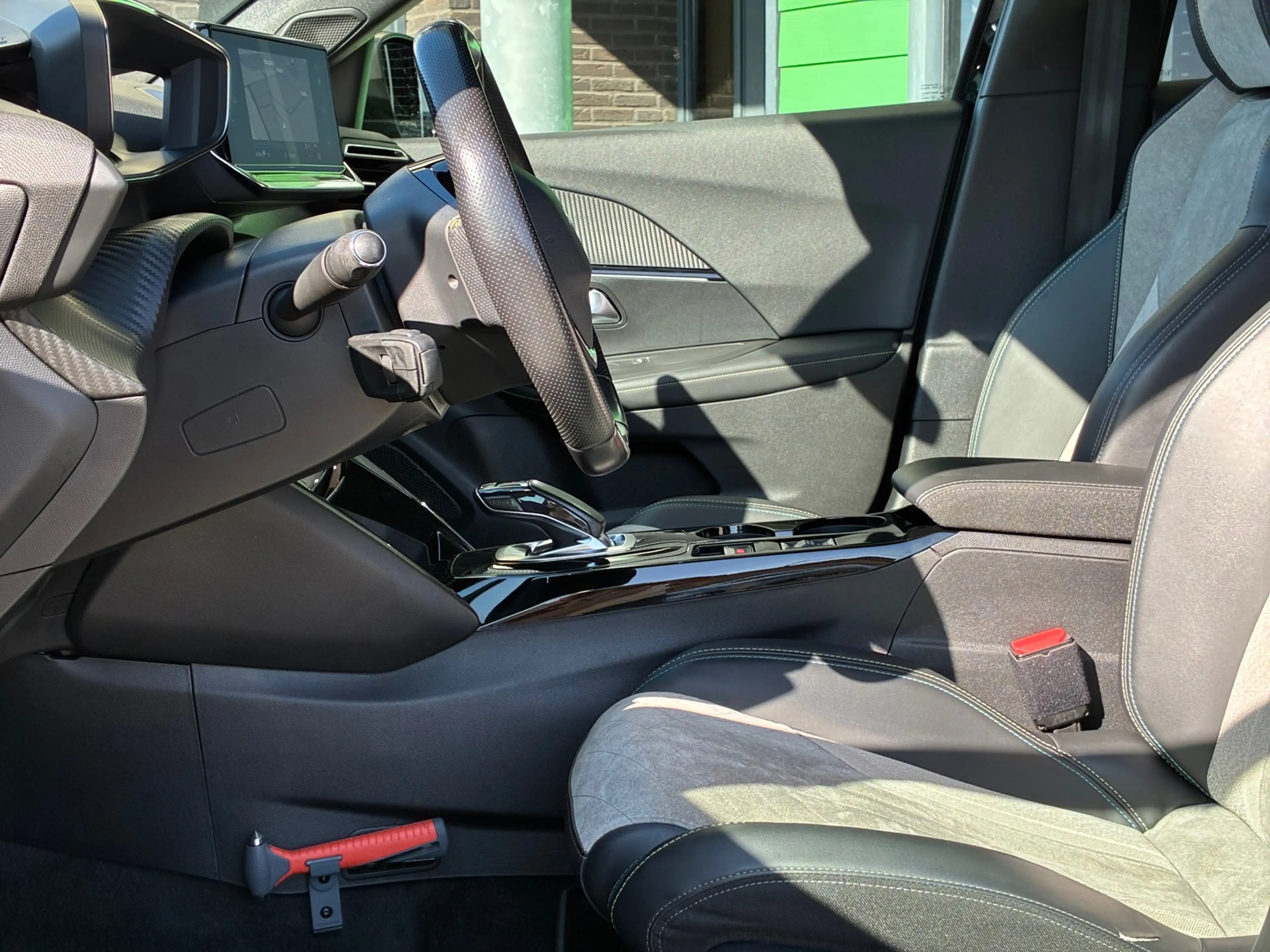 Peugeot e-2008 EV GT Pack 50 kWh|2e Eigenaar|Camera|Navigatie|PDC — photo 13