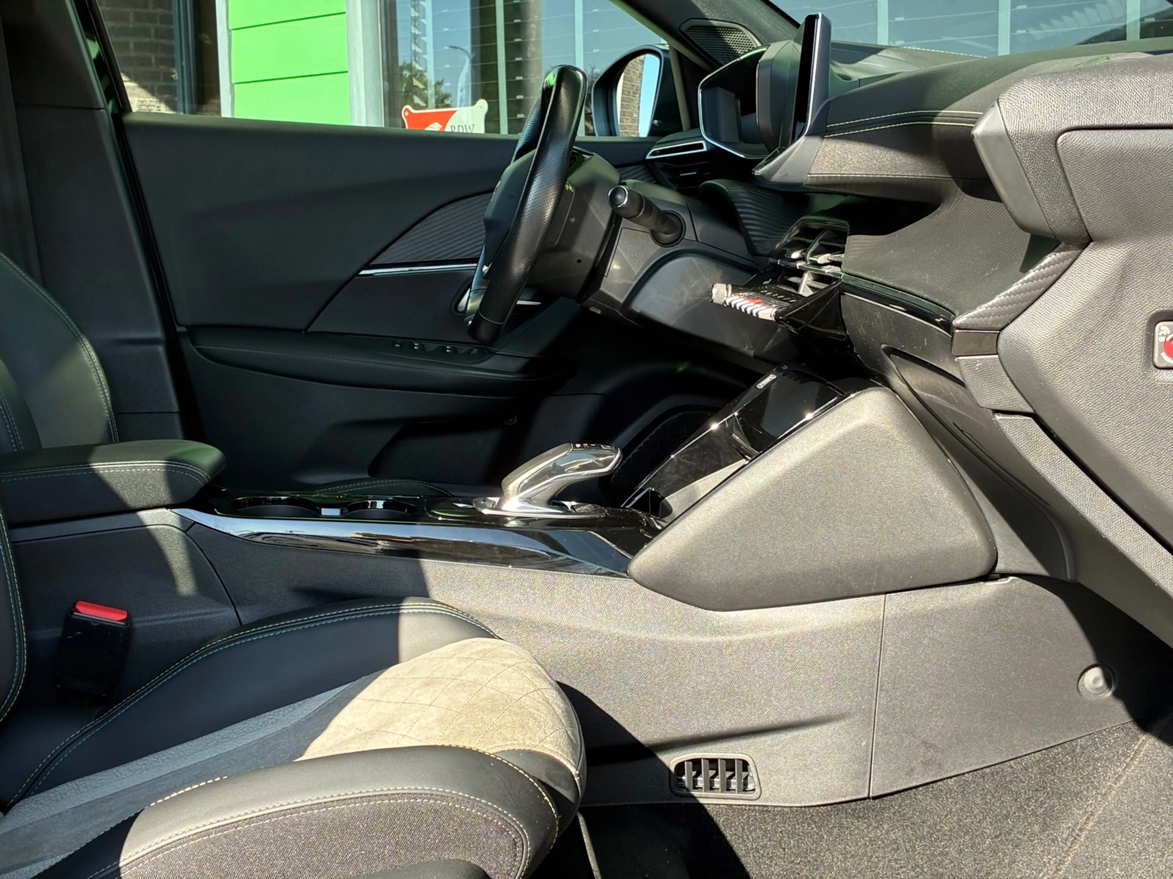 Peugeot e-2008 EV GT Pack 50 kWh|2e Eigenaar|Camera|Navigatie|PDC — photo 15