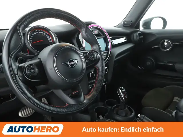 Mini Convertible view 11