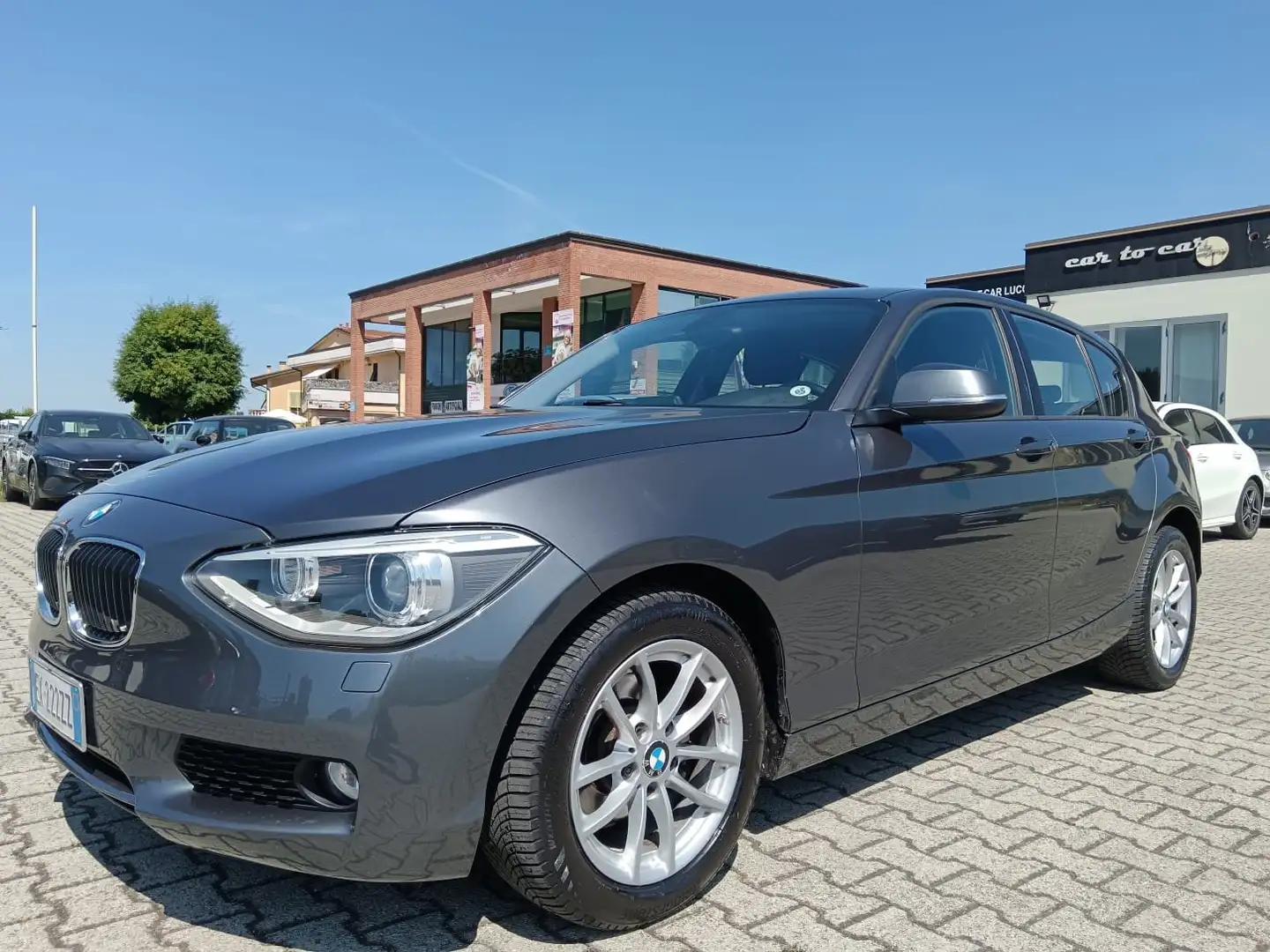 BMW 118 d Grau - 1
