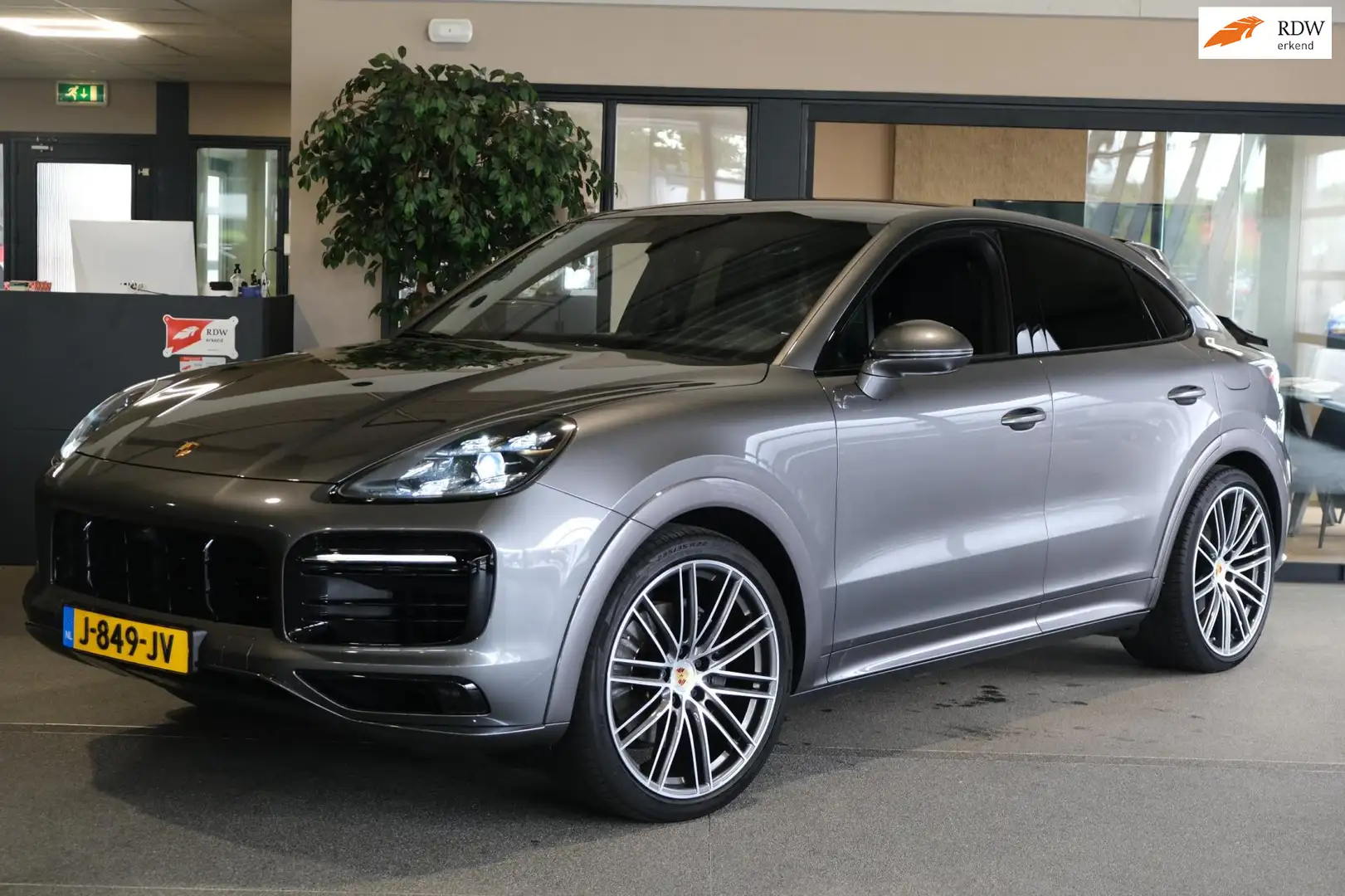Porsche Cayenne Coupe 3.0 E-Hybrid SportDesign 462PK Pano Trek Luc Gris - 1