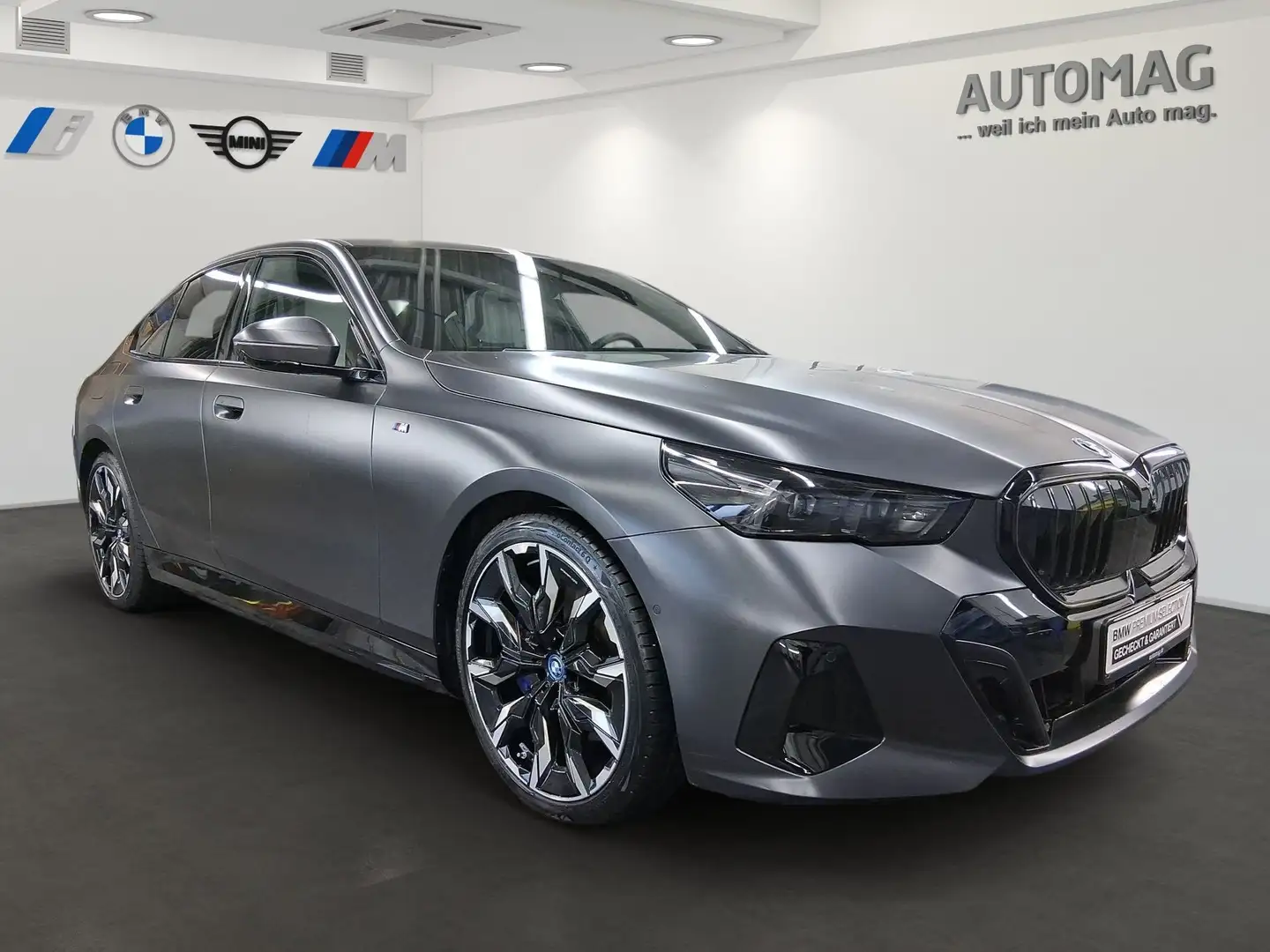 BMW 550 e xDrive Limousine*FrozenDeep*DrivAssProf*ParkAssP Grau - 2