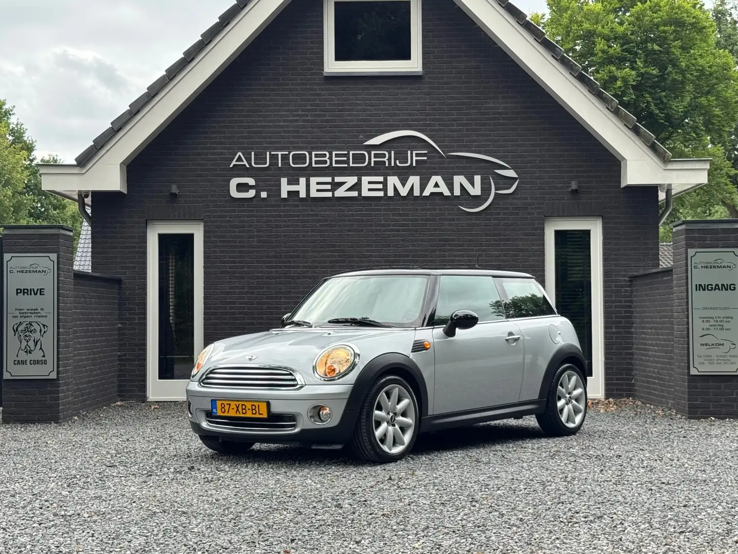 MINI Cooper Mini 1.6 Pepper Airco Sportvelgen 137dkm NAP elekt Gris - 2