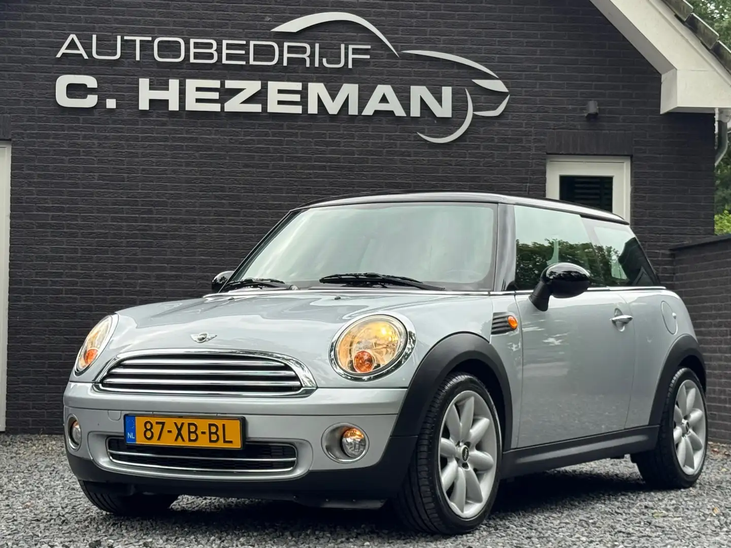 MINI Cooper Mini 1.6 Pepper Airco Sportvelgen 137dkm NAP elekt Gris - 1