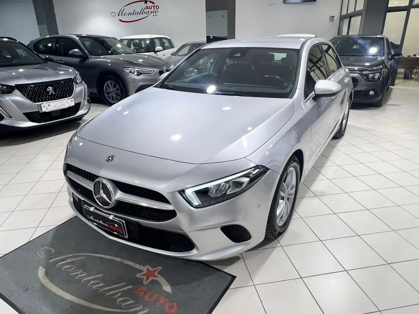 Mercedes-Benz A 180 d Automatic Premium Argent - 1