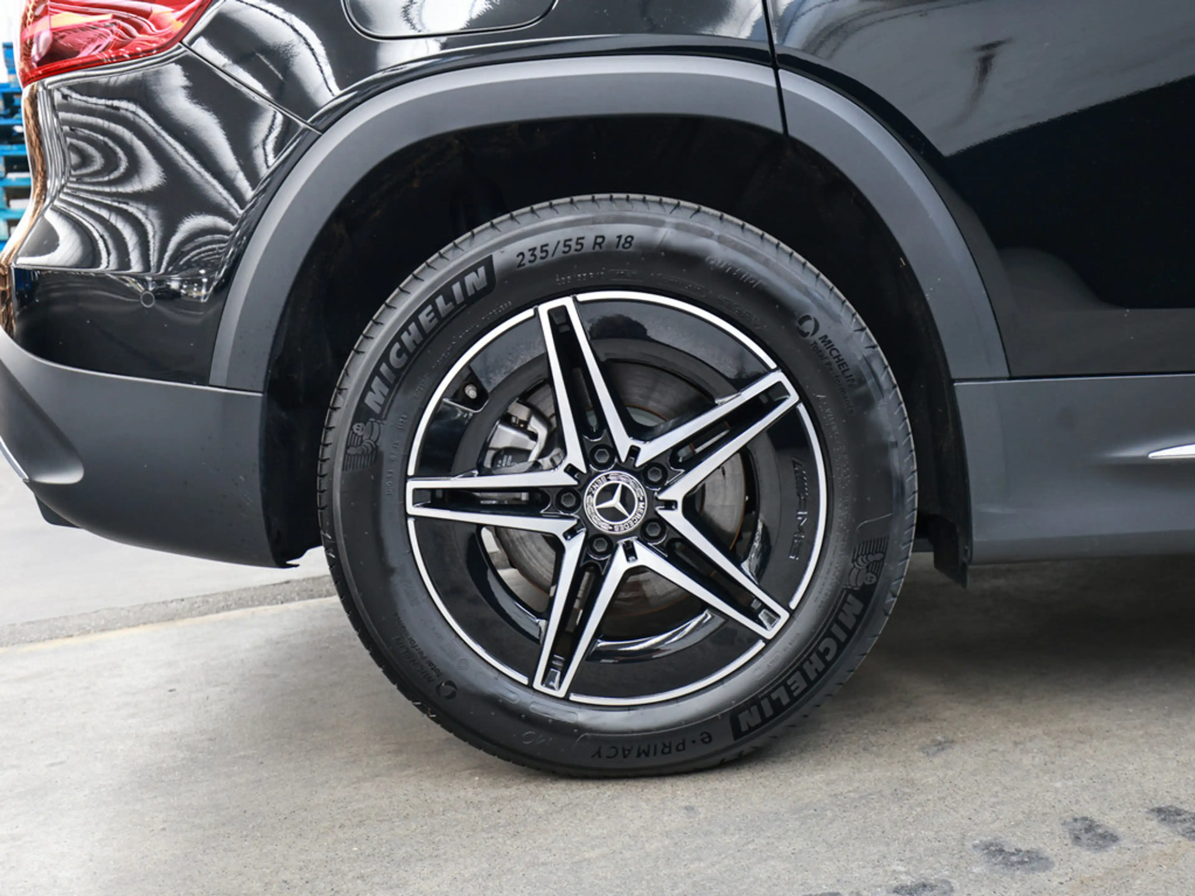 Mercedes-Benz EQB 250 + AMG Sport Advanced AHK LED NAVI SHZ — photo 10