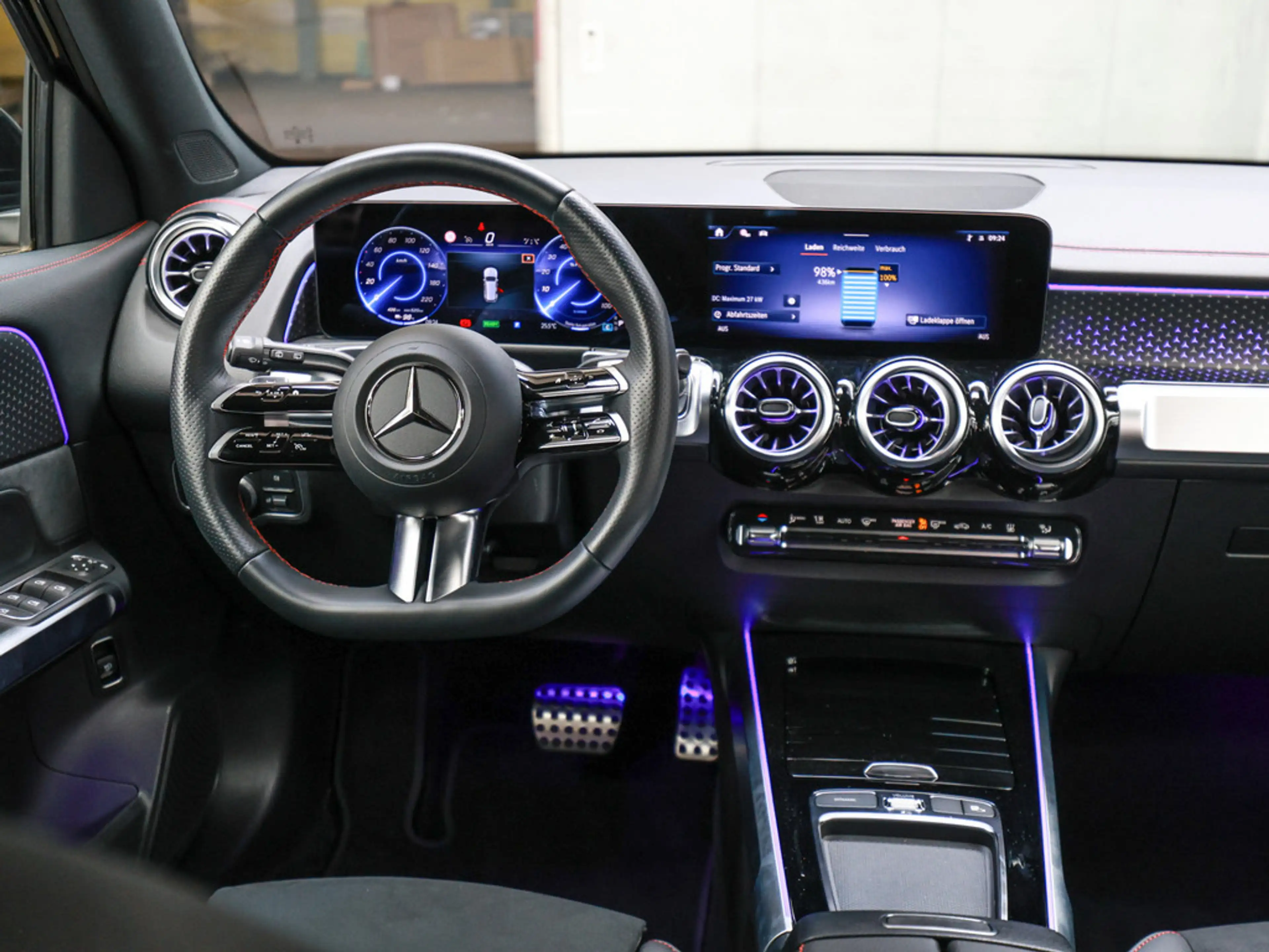 Mercedes-Benz EQB 250 + AMG Sport Advanced AHK LED NAVI SHZ — photo 12