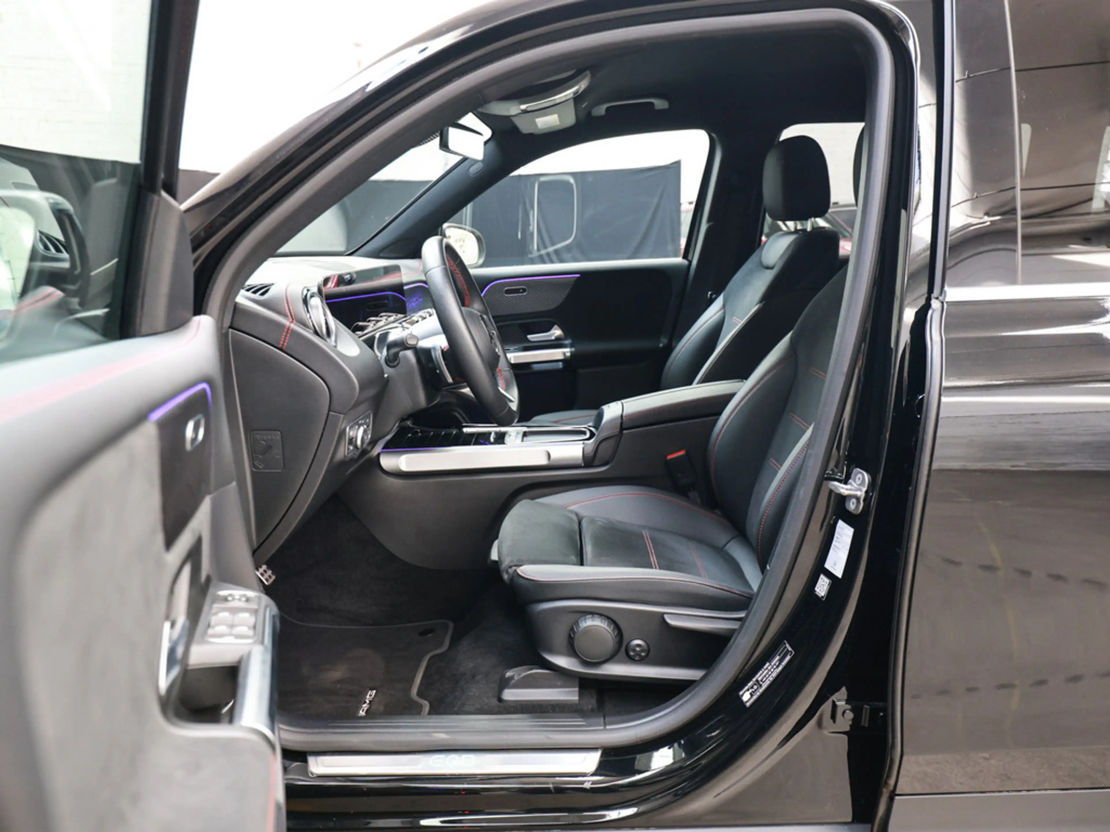 Mercedes-Benz EQB 250 + AMG Sport Advanced AHK LED NAVI SHZ — photo 13