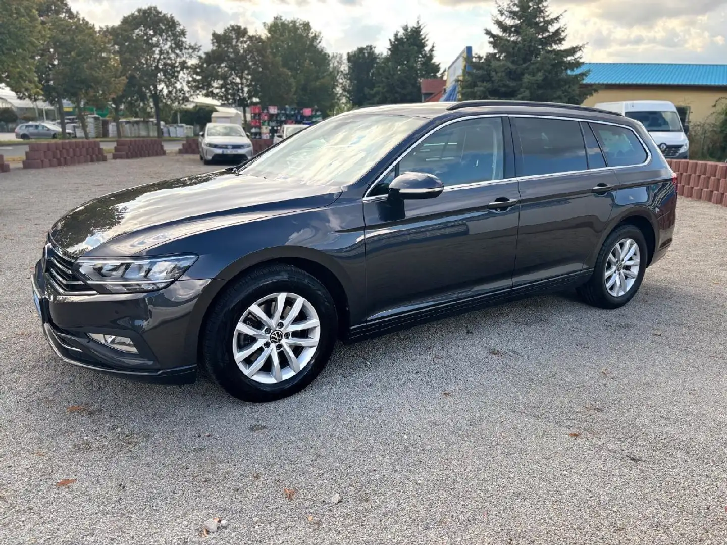 Volkswagen Passat Variant Business Grau - 2