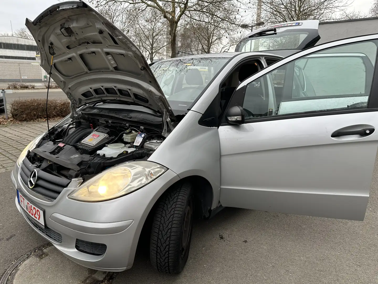 Mercedes-Benz A 150 Classic TÜV 02/26 8 Fach bereift Šedá - 1