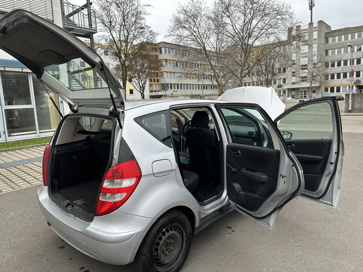 Mercedes-Benz A 150 Classic TÜV 02/26 8 Fach bereift Šedá - 2