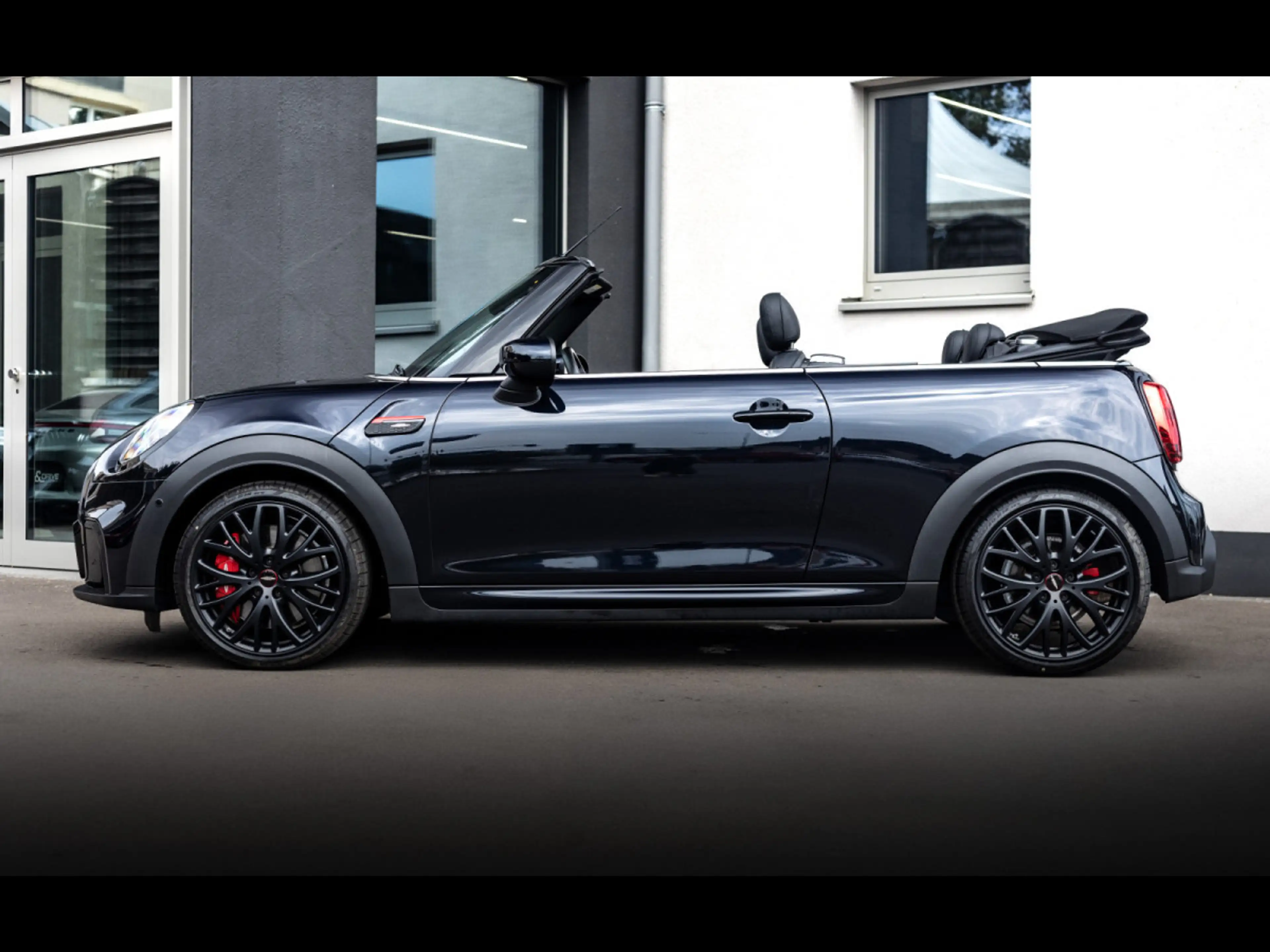 MINI John Cooper Works Cabrio AUTO°BUSINESS PACK°CARPLAY°KAM°HUD°KEYLESS — photo 2