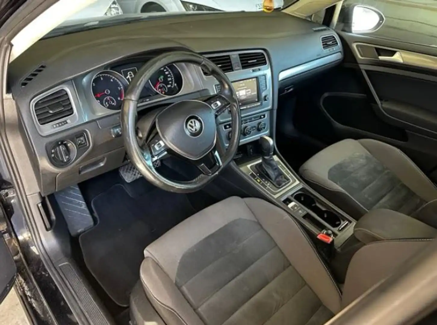 Volkswagen Golf 1.6TDI Advance DSG7 85kW - 2